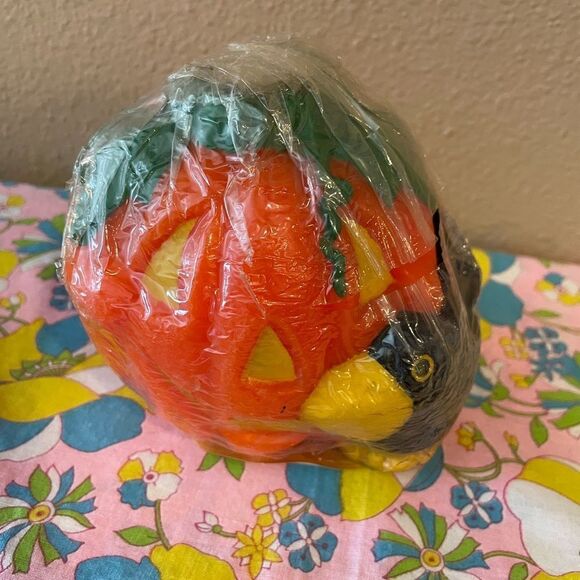 Vintage Halloween Pumpkin and Crow Hallmark Candle - Picture 2 of 15